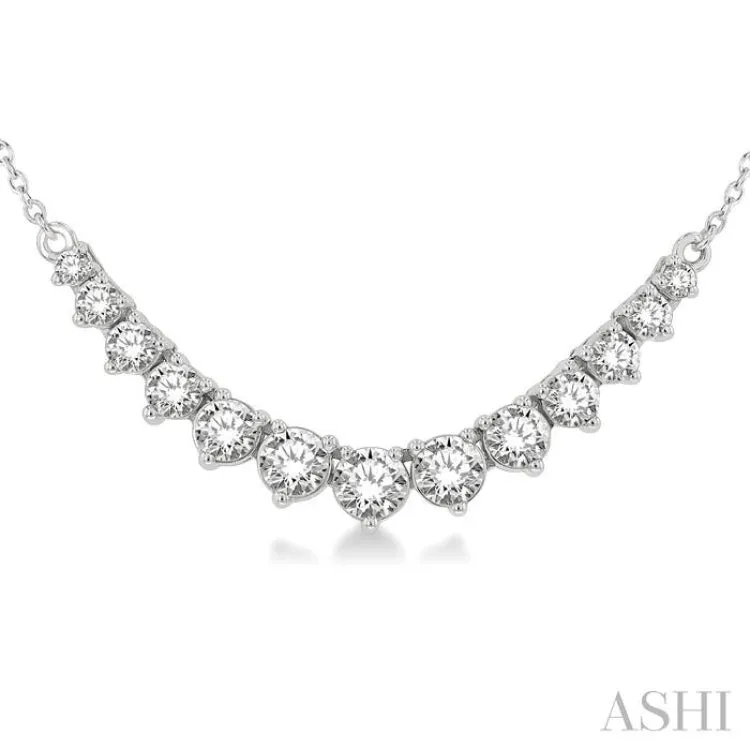 1 Ctw Graduated Diamond Smile Necklace in 14K White Gold