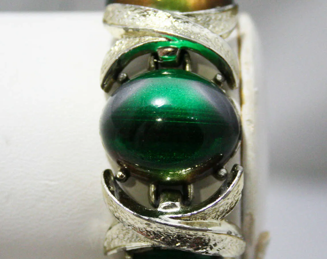 Emerald Green Ovals Bracelet - Subtle Macabre Eyes Eyeball Cabochons - Xs and Os - 1960s Gothic Posh - Silver Metal - Mid Century Jewelry