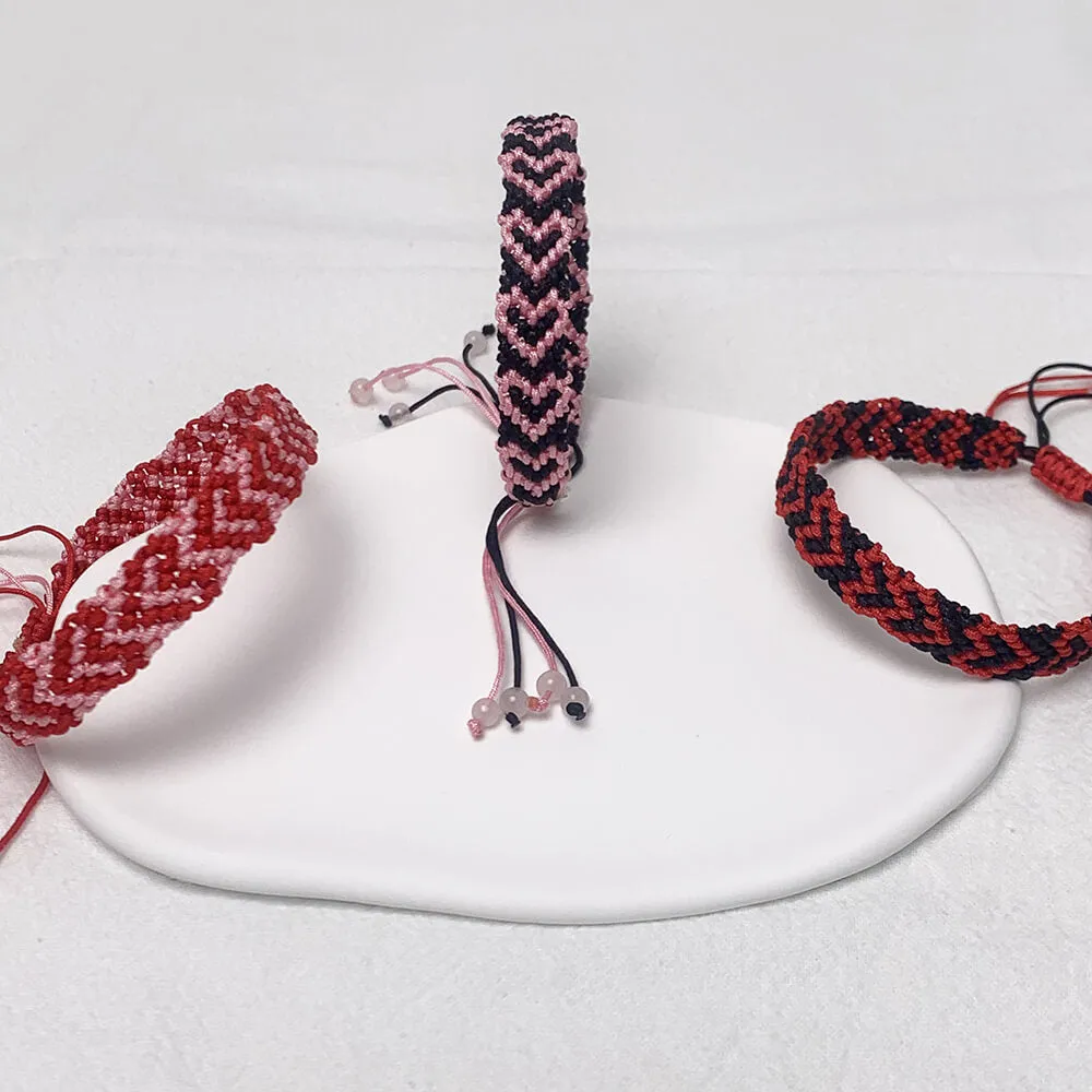 Handmade Heart-shaped Pattern Macrame Friendship Bracelet