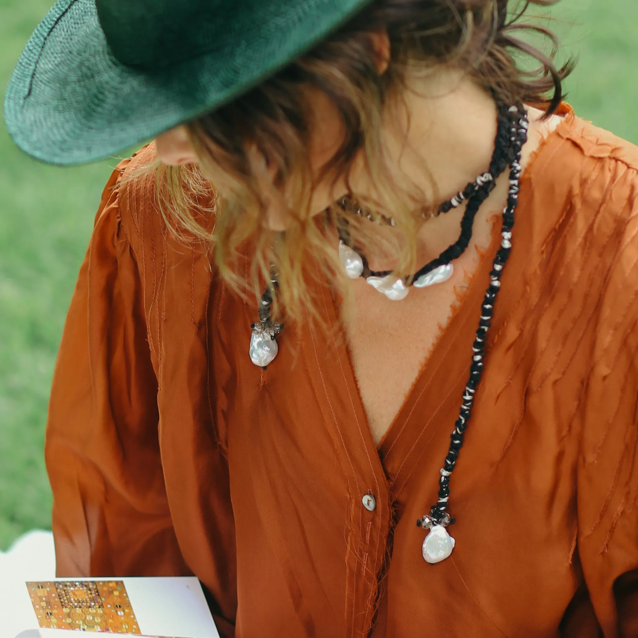 Mela lariat with drop Pearl   smoky crystal - Bronze