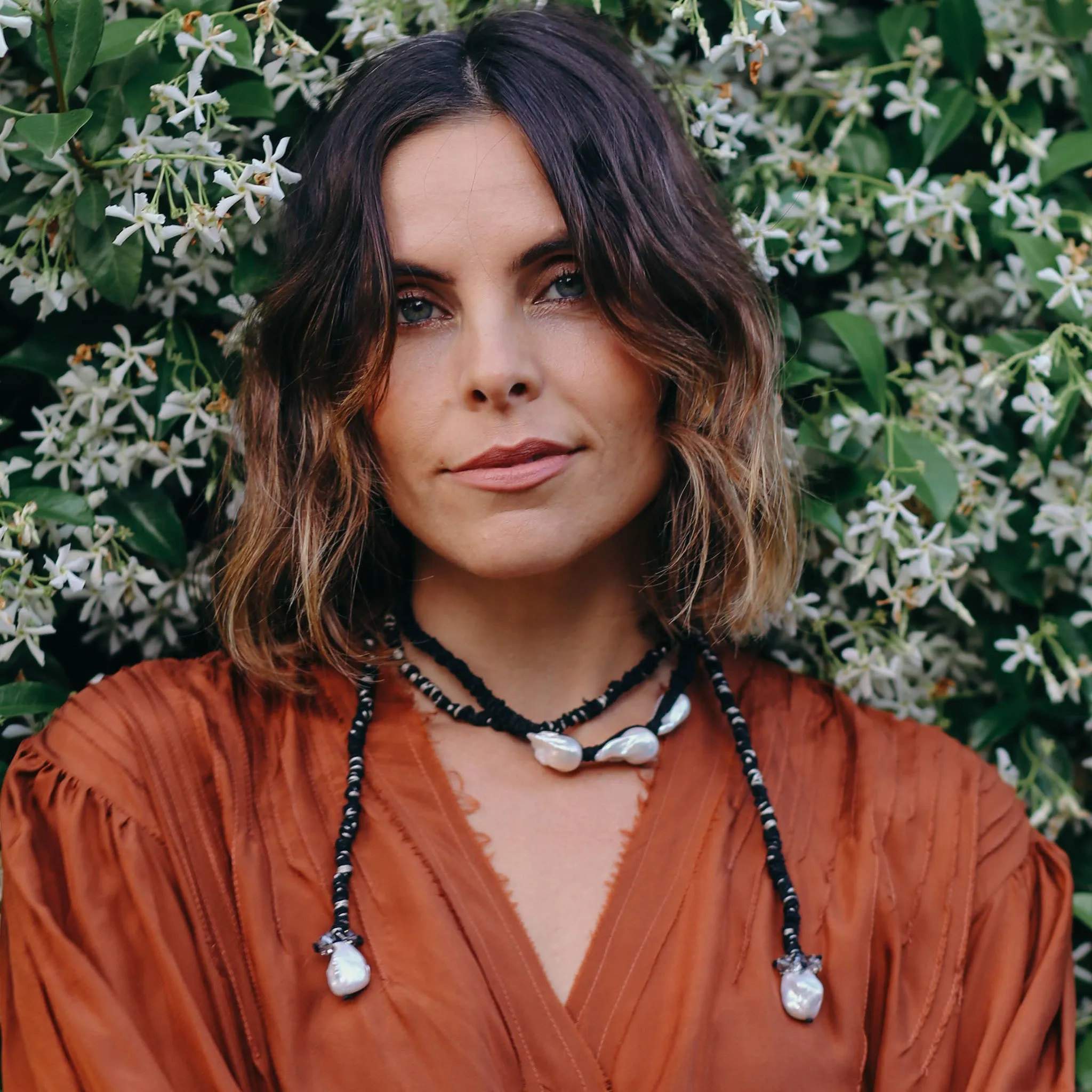 Mela lariat with drop Pearl   smoky crystal - Bronze